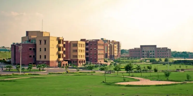 Best universities for it in pakistan